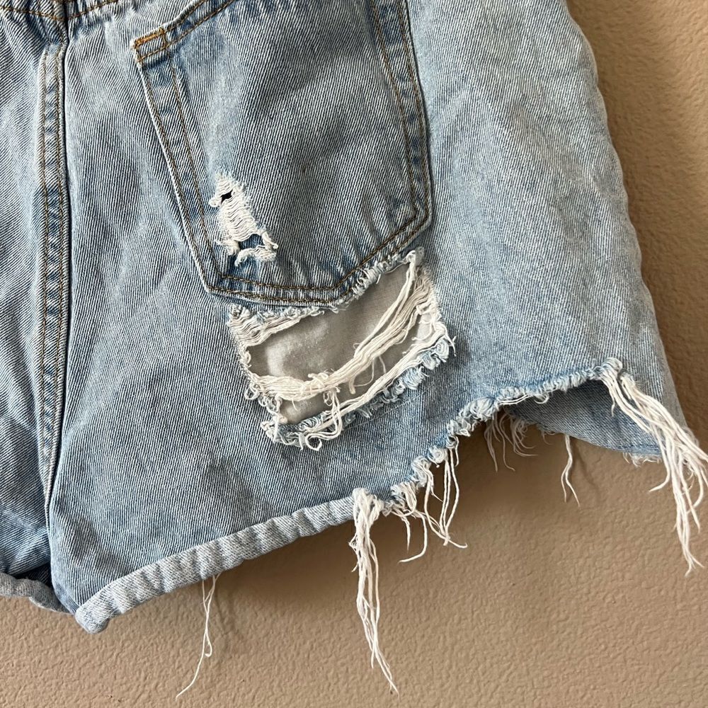 Missguided Distressed Jean Shorts - Picture 5 of 6